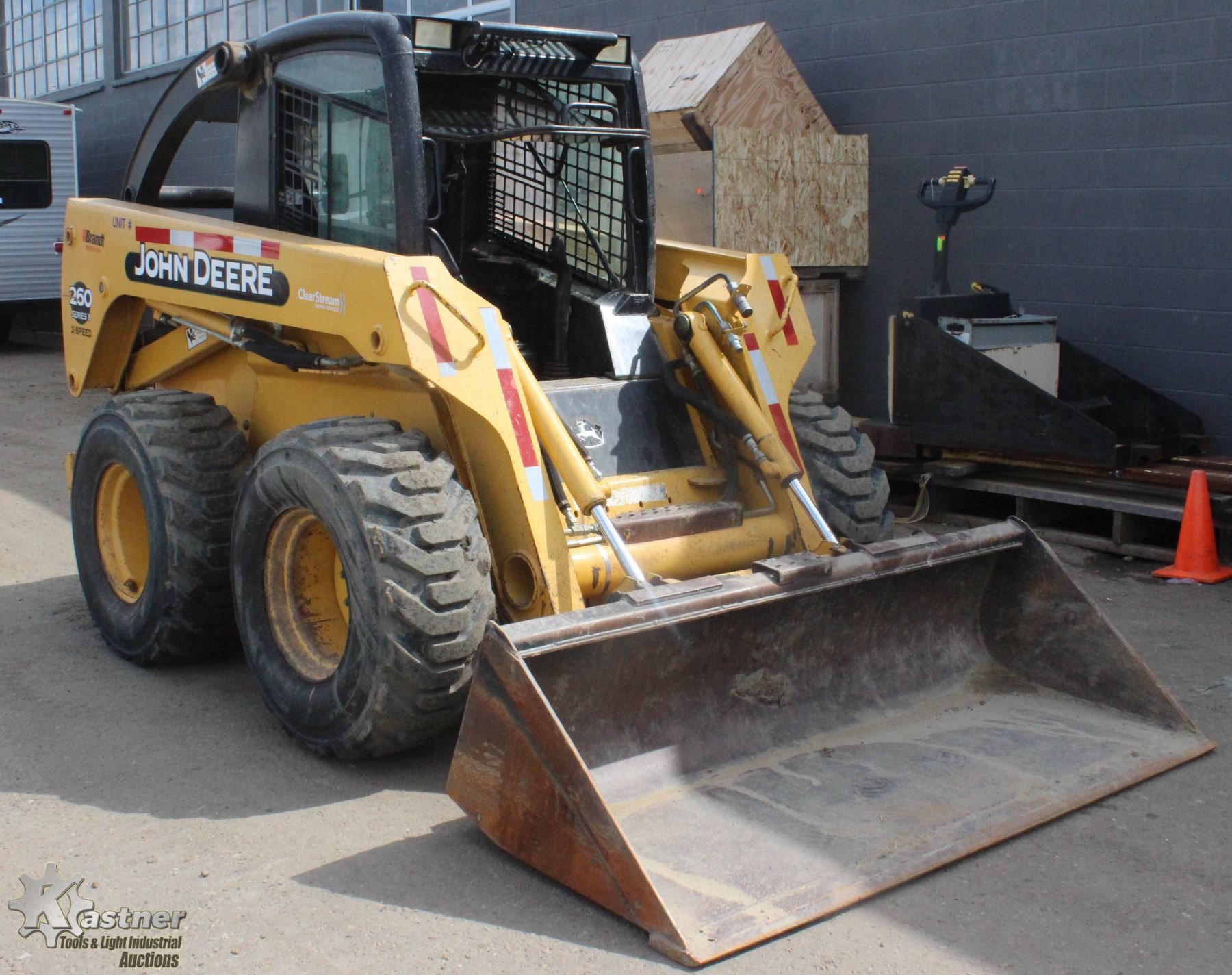 2003 JOHN DEERE 260 SERIES 2 SKID STEER W/ BUCKET