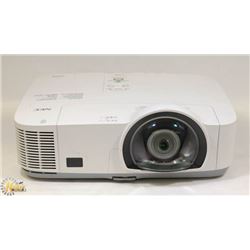 NEC SHORT THROW PROJECTOR 3000LUMENS NEW BULB HDMI
