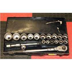 LARGE SOCKET SET.