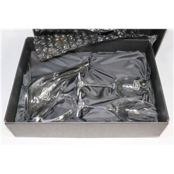 CRYSTAL WINE DECANTER WITH 2 GLASSES