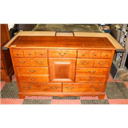 SOLID WOOD BEDROOM FURNITURE ON CHOICE: DRESSER