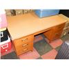Image 1 : CLASSIC ARBORITE TOP DESK