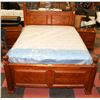 Image 1 : WOOD QUEEN SIZE BEDFRAME WITH 2 NIGHT STANDS AND