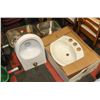 Image 1 : LOT WITH 2 ASSORTED SINKS AND 1 TOILET BOWL