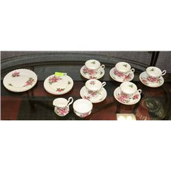 16 PIECES OF ROYAL ALBERT PRAIRIE ROSE CHINA