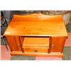 Image 1 : PINE WOOD TV ENTERTAINMENT STAND, 39"X22"X25.5"