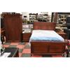 Image 1 : SOLID WOOD DURAHAM FURNITURE QUEEN SIZE BEDFRAME
