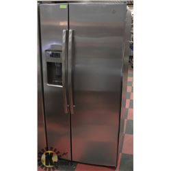 GE STAINLESS STEEL FRENCH DOOR FRIDGE WITH WATER &
