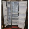 Image 3 : GE STAINLESS STEEL FRENCH DOOR FRIDGE WITH WATER &