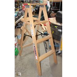 STURDY BRAND 4 FOOT LADDER - NEW