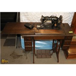ANTIQUE SINGER SEWING MACHINE