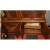 Image 3 : WOOD BUFFET & HUTCH, 64.5"X17"X84.5".