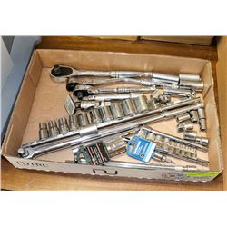 TRAY OF MASTERCRAFT RATCHETS AND SOCKETS