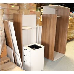 LOT OF 2 OFFICE DESKS IN LIQUIDATION.