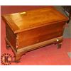 Image 1 : VINTAGE CHEST
