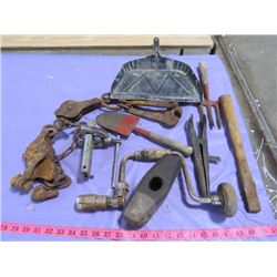 LOT OF VINTAGE FARM TOOLS AND METAL DUSTPAN