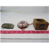 Image 2 : LOT OF 6 SMALL COLLECTIBLES (3 X TINS OF AIR PELLETS, BELTBUCKLE, SPINNING TOP, ETC…)