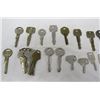 Image 2 : LOT OF CAR KEYS (VINTAGE) *HONDA, CHEVROLET, ETC*