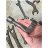 Image 8 : LOT OF OLD TOOLS (IHC, SNAP ON, ETC)