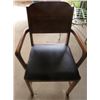 Image 8 : DINING ROOM TABLE AND 6 CHAIRS (5 X SIDE CHAIRS) *1 CAPTAIN'S CHAIR* (SCISSOR LEAF)