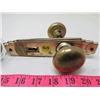 Image 2 : GLASS AND BRASS SET OF DOOR KNOBS