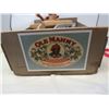 Image 2 : WOOD CRATE FULL OF HOUSEHOLD DECORATIONS