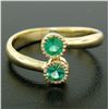 Image 5 : 14k Yellow Gold Round Bezel Set Emerald Two Stone Simple Bypass Ring