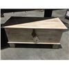Image 1 : SOLID WOOD WHITE WASH STORAGE CHEST/BENCH