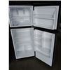 Image 2 : INSIGNIA APARTMENT SIZED FRIDGE / FREEZER