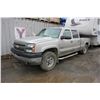 Image 1 : 2005 WHITE CHEVROLET SILVERADO K2500 HEAVY DUTY PICK UP TRUCK, 8 CYLINDER, DIESEL, 344794 KMS, VIN#