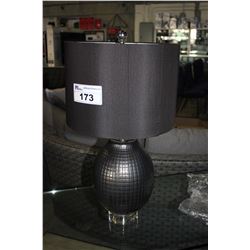 BLACK TABLE LAMP