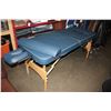 Image 2 : MASTER MASSAGE TABLE WITH PILLOWS