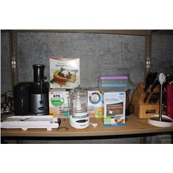 SHELF INCLUDING FOOD CONTAINERS, BREVILLE JUICER, KNIFE BLOCK WITH KNIVES, KETTLE AND MORE