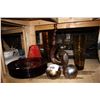 Image 2 : 6 DECOR PIECES AND 8 RED PLATES