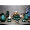 Image 2 : SHELF OF DECOR INCLUDING DECORATIVE CANADIAN DISHWARE