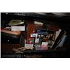 Image 2 : SHELF INCLUDING ESPRESSO MAKER, RECORD PLAYER, DECOR, CARDS AND MUCH MORE