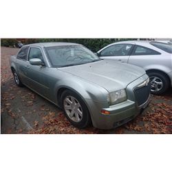 2005 CHRYSLER 300, GREY, 4DRSD, GAS, AUTOMATIC, VIN#2C3JA53G65H107021, 149,924KMS*MUST TOW,