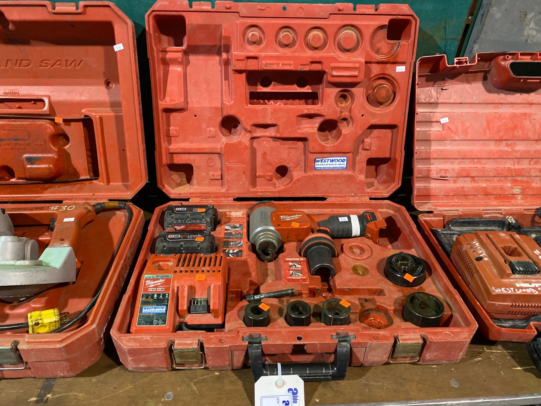 MILWAUKEE CORDLESS KNOCKOUT PUNCH SET WITH 2 BATTERIES, CHARGER AND ...