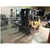 Image 1 : HYSTER S80 XL 3 STAGE 7900LBS PROPANE FORKLIFT WITH 7" X 48" WIDE FORKS 66872HRS