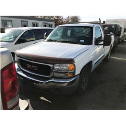 2005 GMC SIERRA, WHITE, PICKUP, GAS, AUTOMATIC, VIN#1GTEC14V257139199, 285,392KMS, RD,TH,TW,AC, HAS