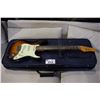 Image 2 : JAY TURSER VINTAGE SERIES STRAT IN HARD FABRIC CASE