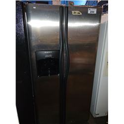 STAINLESS STEEL 33" FRIGIDAIRE FRENCH DOOR FRIDGE/FREEZER WITH WATER & ICE