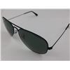 Image 2 : PAIR OF AUTHENTIC POLARIZED RAY-BAN METAL FRAME AVIATOR SUNGLASSES (MODEL RB 3025) *CHIPS*