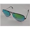 Image 2 : PAIR OF AUTHENTIC RAY-BAN METAL FRAME AVIATOR SUNGLASSES (MODEL RB 3025) *SCRATCHES*