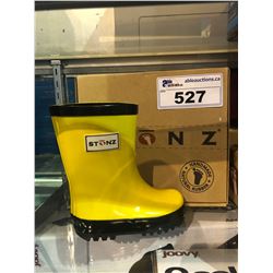 PAIR OF STONES RUBBER BOOTS, SIZE 7