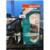 Image 1 : HONEYWELL HUMIDIFIER AND SHARK HAND VAC