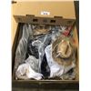 Image 2 : WARDROBE BOX OF ASSORTED CLOTHING