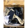 Image 2 : WARDROBE BOX OF ASSORTED CLOTHING