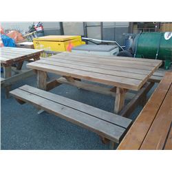 WOOD PICNIC TABLE