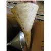 Image 6 : LOT OF MISC AUTOMOTIVE SUPPLIES (OIL FUNNELS, OIL JUGS, USED OIL, ETC)